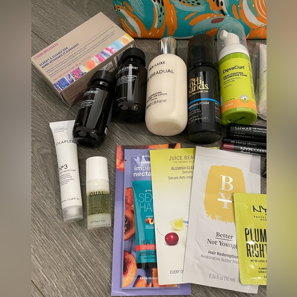 NEW 19 Piece Skincare, Makeup, Hair Samples w/ Clinique Cosmetics Bag - Picture 3 of 3